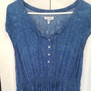 Lightweigh Aeropostale tunic with button-tassels